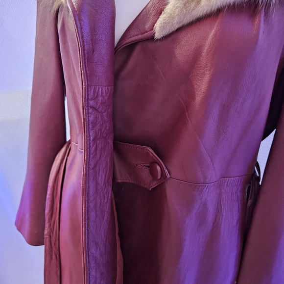 Vintage Plum Burgundy Belted Leather Jacket with Faux Fur Collar - Picture 5 of 10